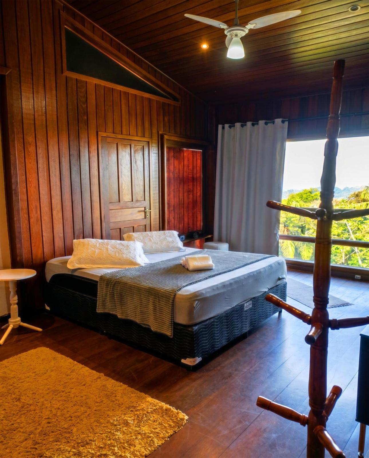 Quarto com Cama de Casal ou 2 Camas de Solteiro e Vista do Mar